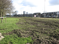 907605 Gezicht op de groenstroken langs de Talmalaan te Utrecht, waar de bomen gekapt en gerooid zijn voor de ...